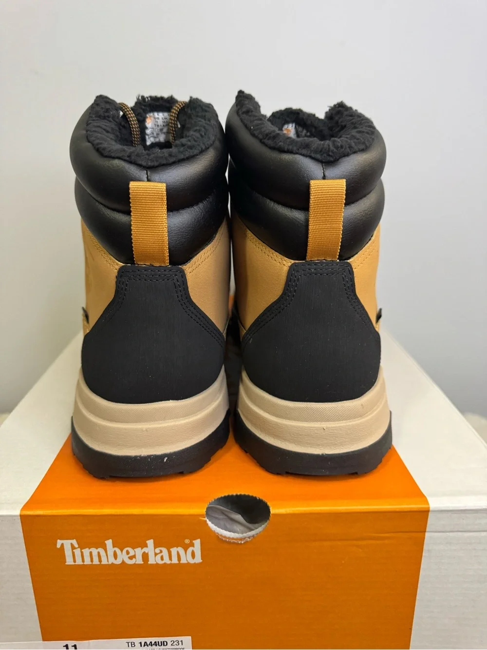 Timberland Men's Waterproof Hiker Boot Wheat/Black Leather Lace-Up US 11